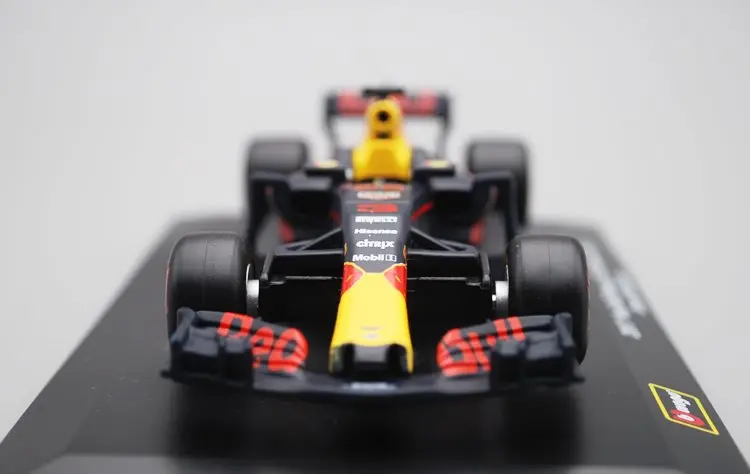 Bburago 1/32 1:32 Red Bull TAG Heuer RB13 No3 Daniel Ricciardo F1 formal 1 автомобиль литой дисплей модель игрушка
