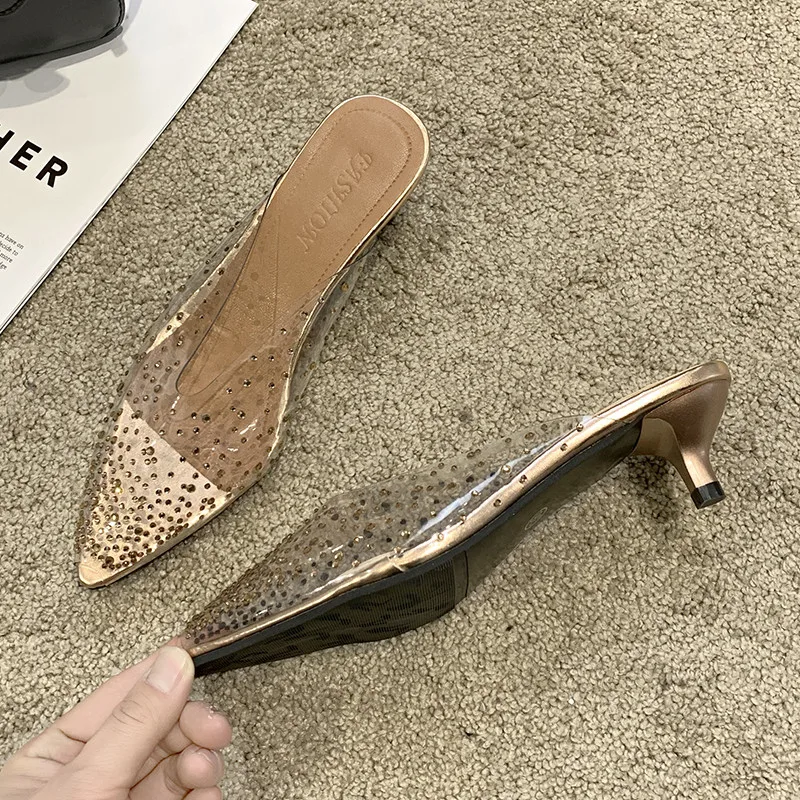 Женские прозрачные шлепанцы летняя обувь на тонком каблуке с острым носком мюли