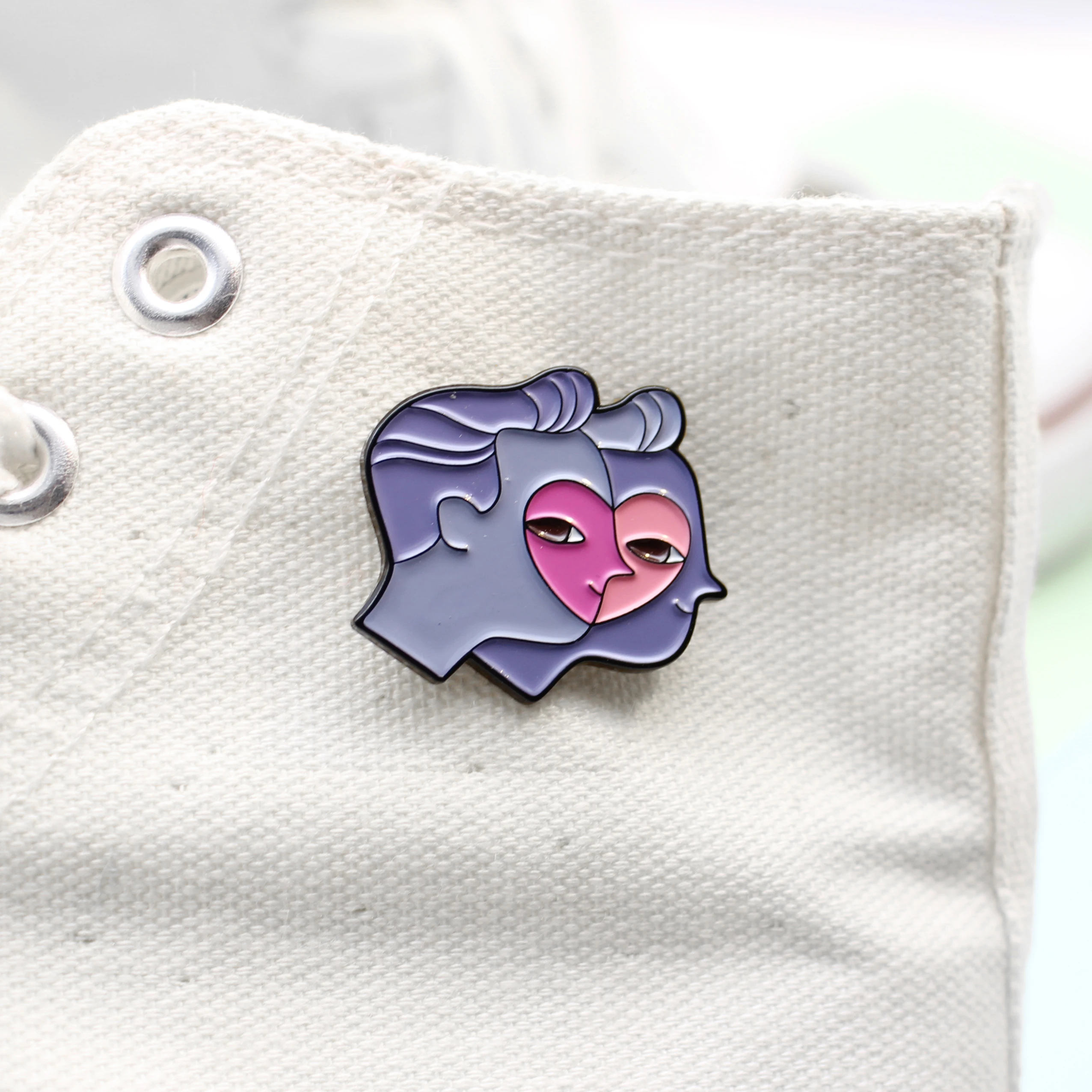 Женская/Мужская брошь с эмалью значок на лацкан розовым сердцем и синей улыбкой