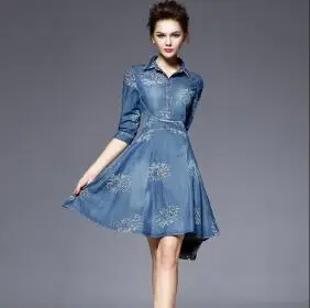 Женское джинсовое платье с вышивкой голубое элегантное винтажное лето осень