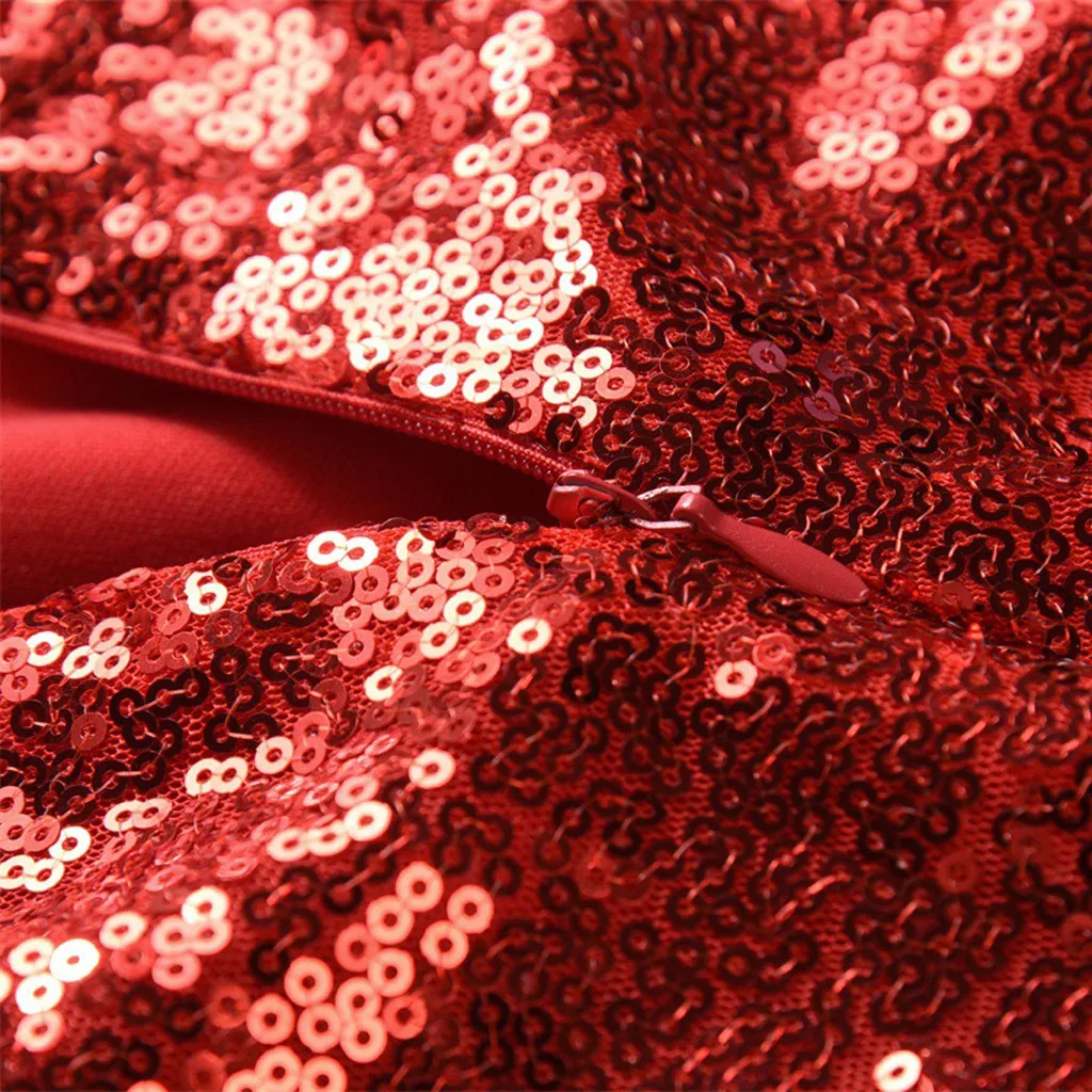 Женское облегающее платье на бретельках с блестками без рукавов v образным