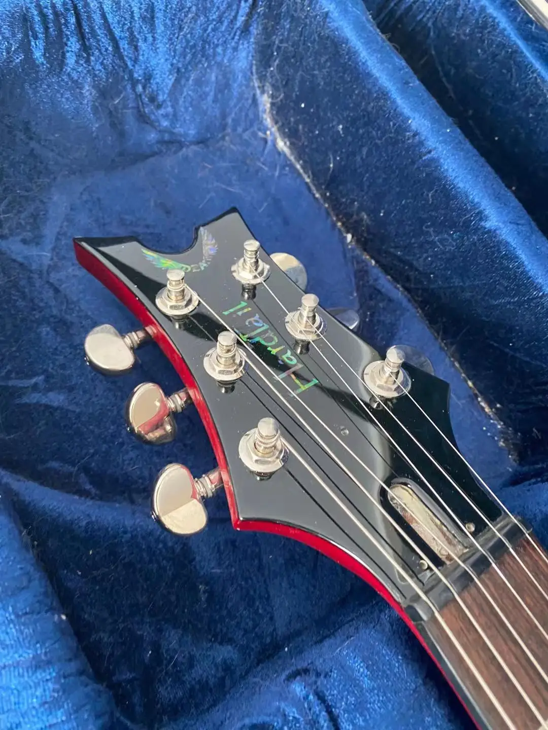 Профессиональная электрическая гитара с жестким хвостом Дина из красного дерева