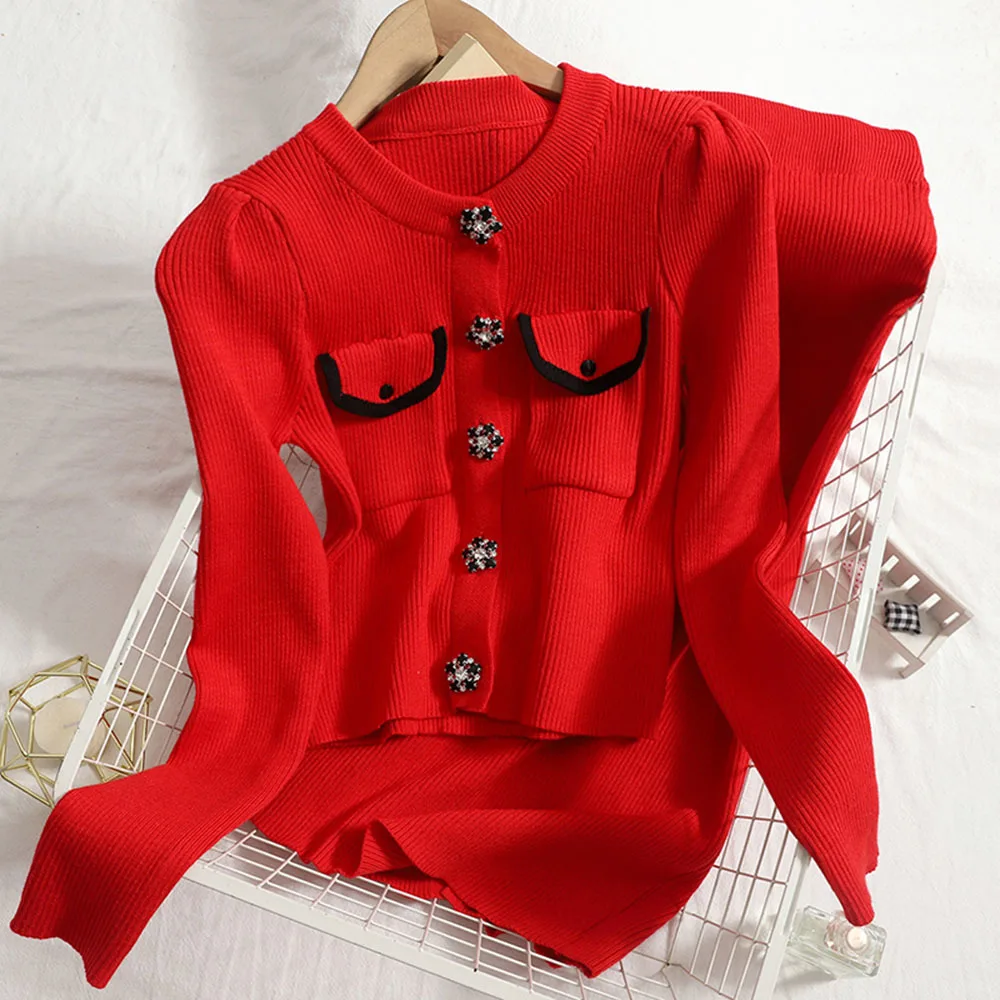 

2022 Spring Autumn Round Neck Buttoned Color Pocket Top + Pure Color Back Split Hip One Step Skirt Knitted Two-piece Set