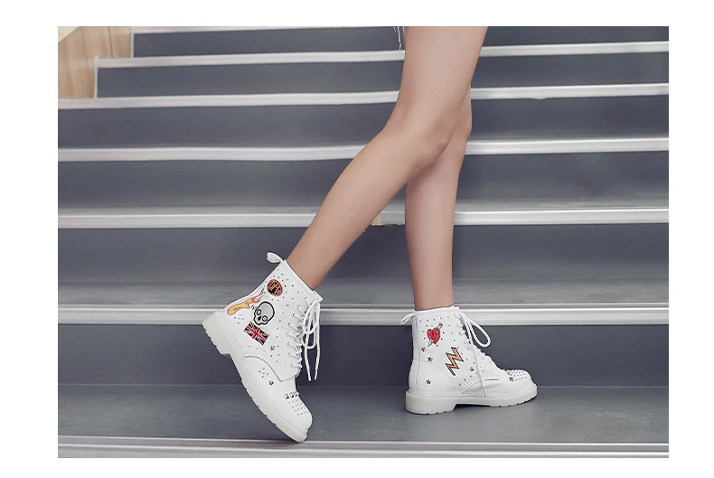Autumn Winter Skull Rivet Women Ankle Boots White Genuine Leather Woman Boots Round Toe Lace Up Shoes Motorcycle Female Footwear