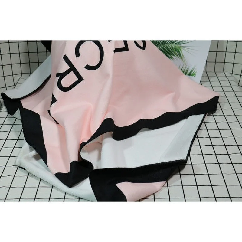 Розовое полотенце для плавания прямоугольное пляжное из микрофибры в