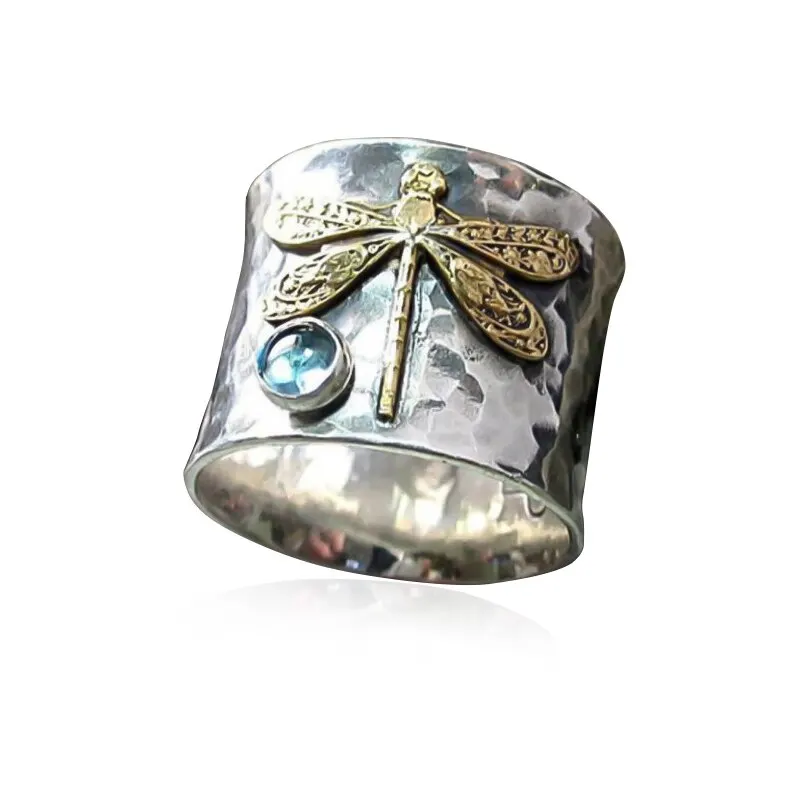 Женские золотые кольцо со стрекозой синего цвета с украшением в виде кристаллов