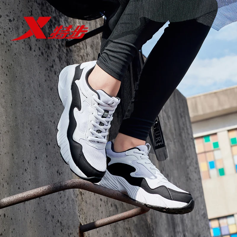 Кроссовки Xtep Женские массивные повседневная обувь для отдыха белые черные