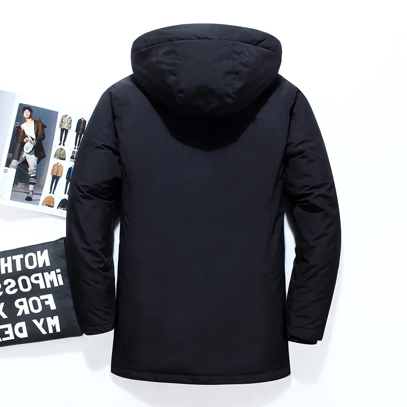 Мужская теплая куртка на утином пуху черного цвета верхняя одежда для зимы
