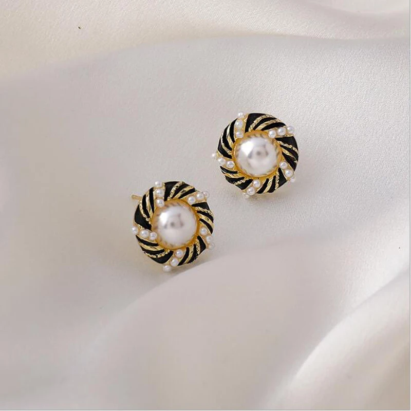 

JINGLANG Japanese and Korean retro twist twist pearl earrings S925 silver needle elegant round temperament earrings female