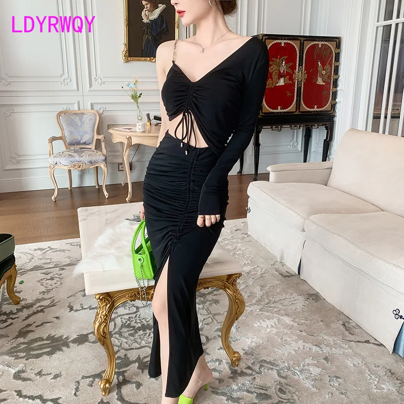 

LDYRWQY 2021 Летний новый корейский пикантный тонкий V-образный вырез модный топ на бретельках + черная плиссированная юбка на бедрах комплект из ...