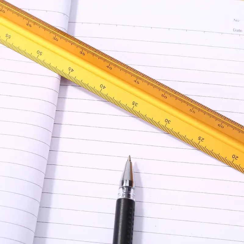 Треугольная металлическая масштабная линейка инженеров техническая