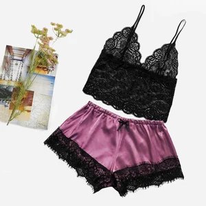 Пижама женская кружевная с V-образным вырезом и шортами