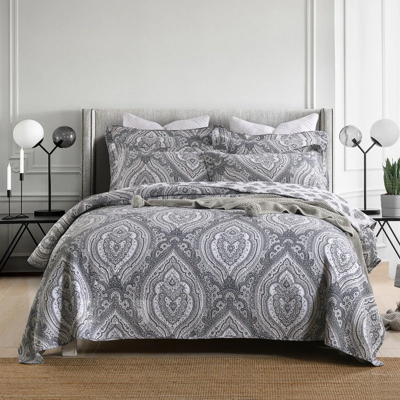 Качественное лоскутное покрывало комплект из 3 предметов серое вареное