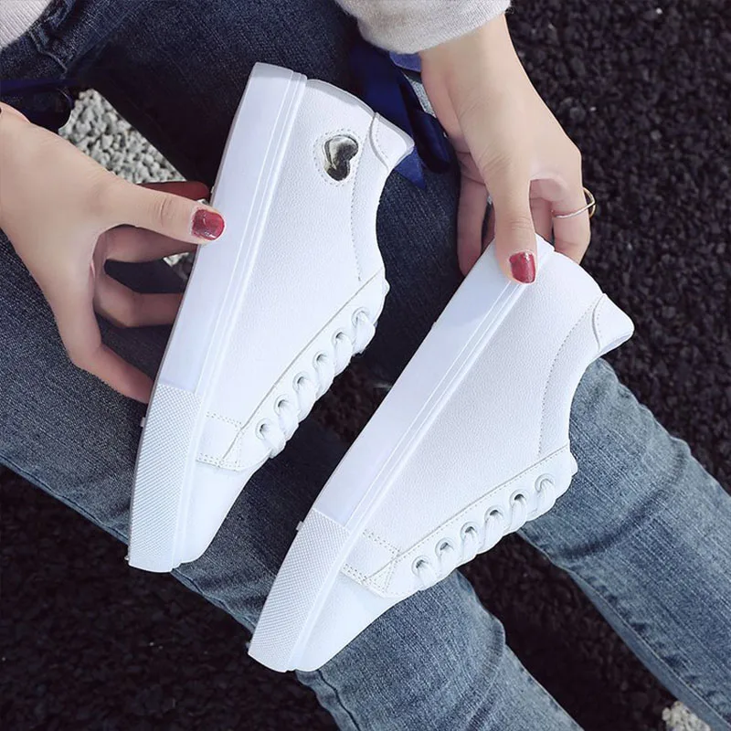 

2021 Autumn Woman Shoes Fashion New Woman PU Leather Shoes Ladies Breathable Cute Heart Flats Casual Shoes White Sneakers