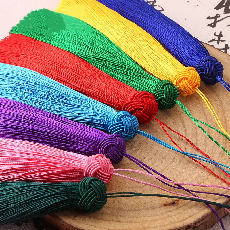 

1pcs Pineapple Hat Tassel Long Vertical Ice Silk Hanging Tassel DIY Decorative Bookmark Car Pendant Fan Tassel