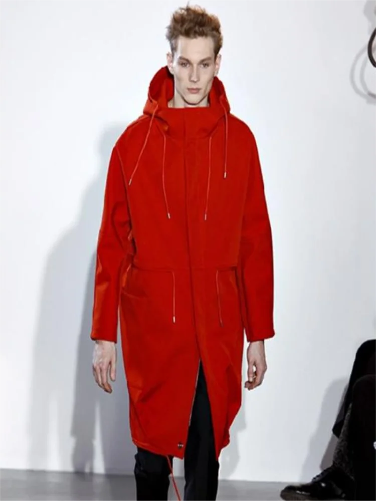 Осенне зимнее мужское шерстяное пальто с капюшоном и длинным красным поясом