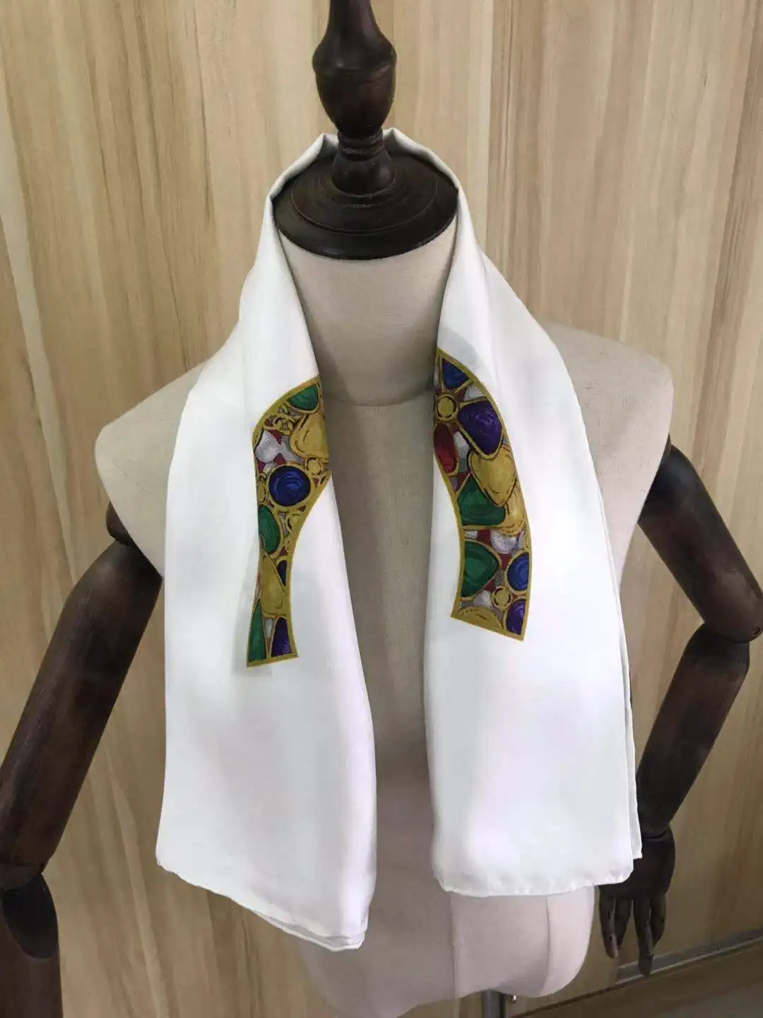 

2021 new arrival winter spring classic white 100% pure silk scarf twill hand made roll 90*90 cm shawl wrap for women lady