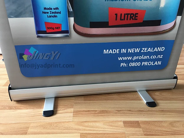 Свернутый баннер в супермаркете потяните вверх дисплей рекламный (с печатью