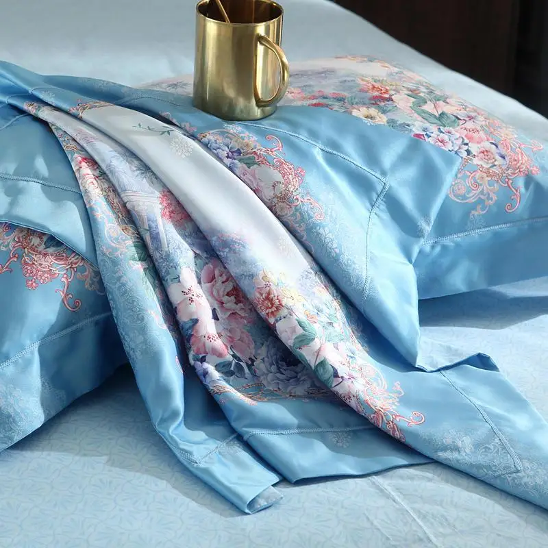 Комплект постельного белья голубого цвета жаккардовый с 3D рисунком размеры King size