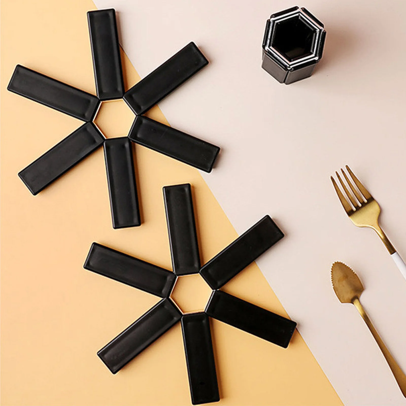 

Kitchen Non-slip Folding Insulated Mat Pot Holder Heat Resistant Cushion Pad Trivet Pan Placemat Insulation Pad Holder Coaster