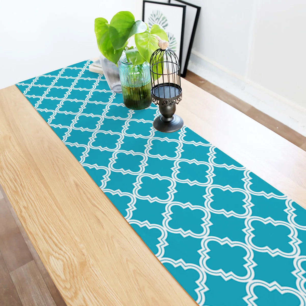 Синяя марокканская геометрическая настольная дорожка в клетку рождественские