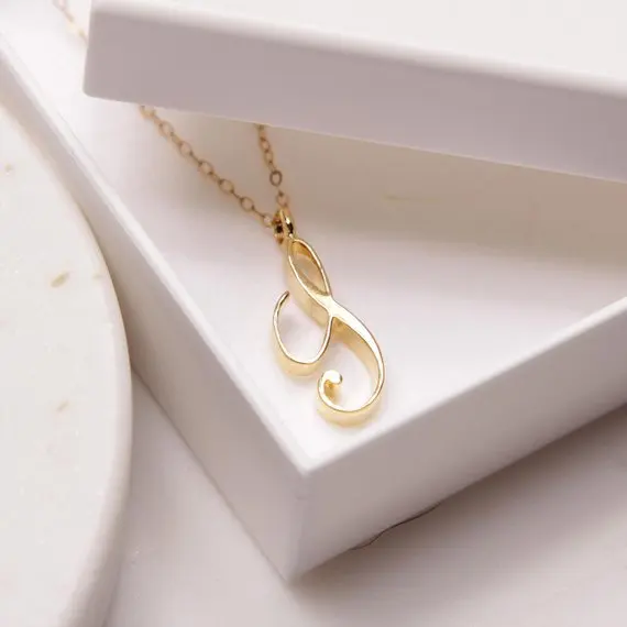 Маленький ярлык с буквами простой начальный логотип алфавит модное ожерелье