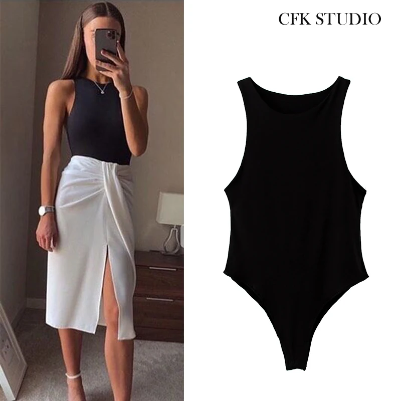 Боди женское однотонное с круглым вырезом базовая пикантная футболка без