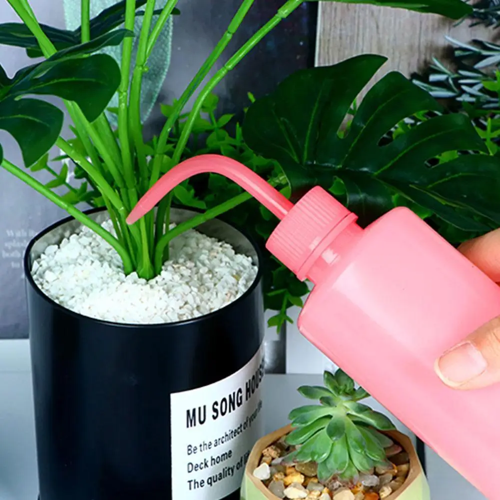 

PE Material Dripping Kettle Safe Environmentally Friendly Translucent Pointed Design To Facilitate Control Squeeze Drip Bottle
