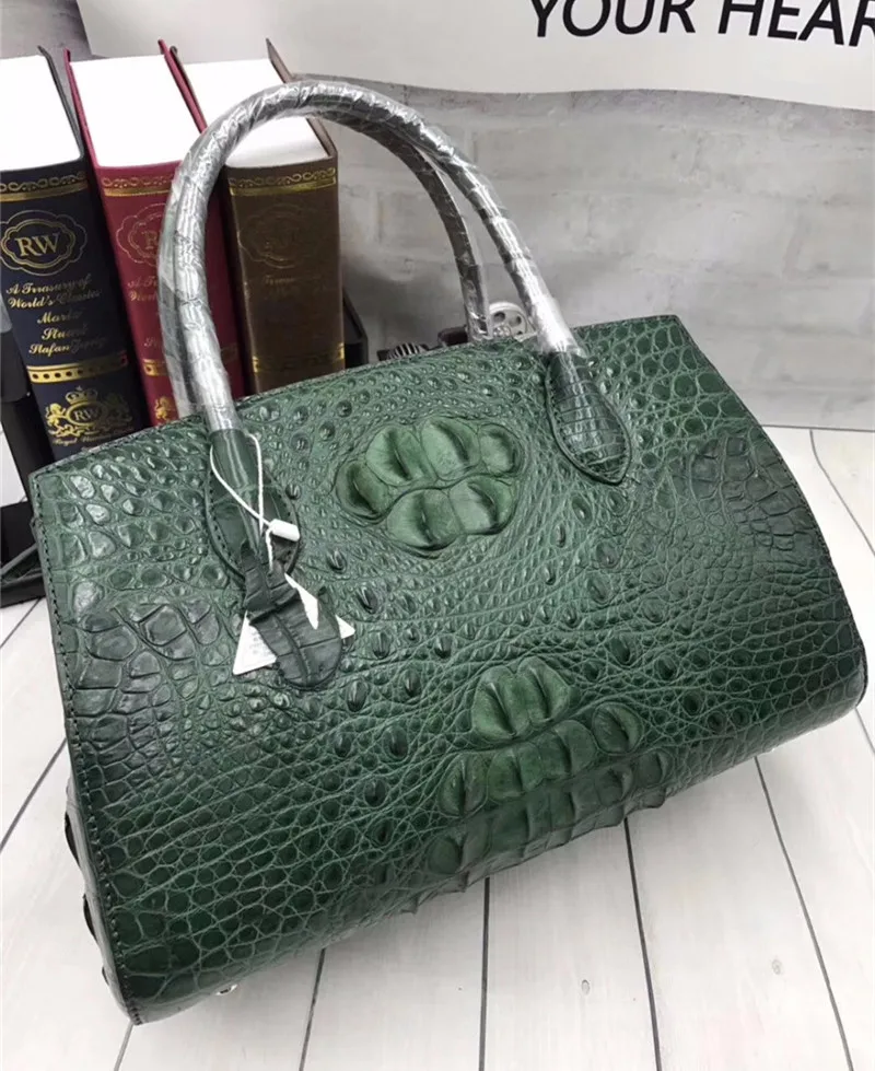 Классическая женская сумка из натуральной крокодиловой кожи с большой верхней