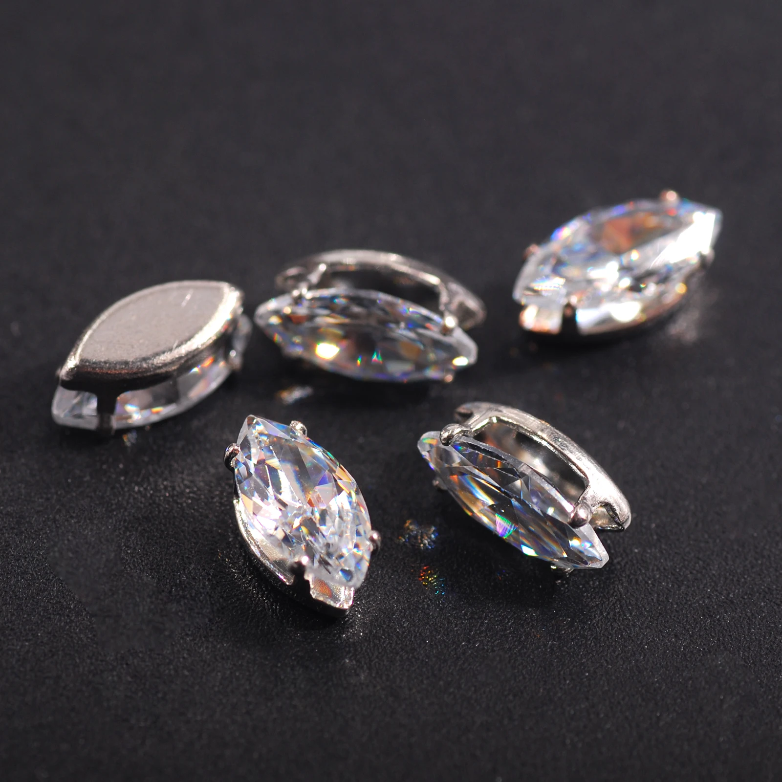 Принадлежности для шитья золотистый серебристый цвет форма конский глаз