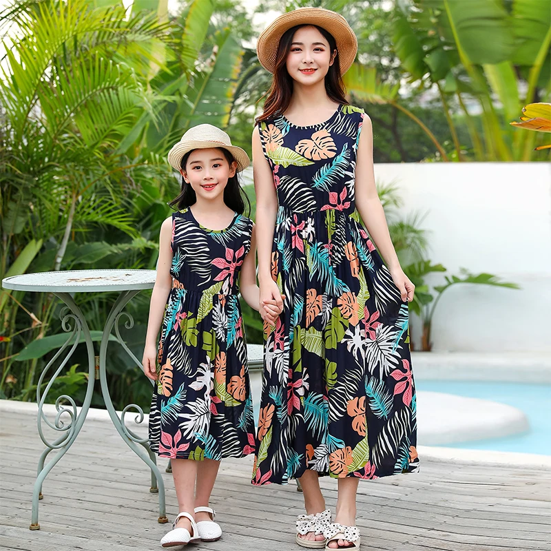 

Новинка; Летние Семейные комплекты; Модные одинаковые Платья с цветочным принтом для мамы и дочки; От 2 до 11 лет; Детские Семейные платья