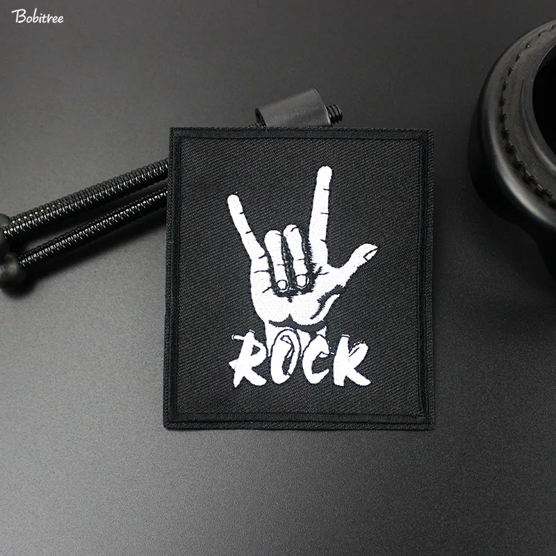 Белый жест в стиле панк с вышивкой | Дом и сад