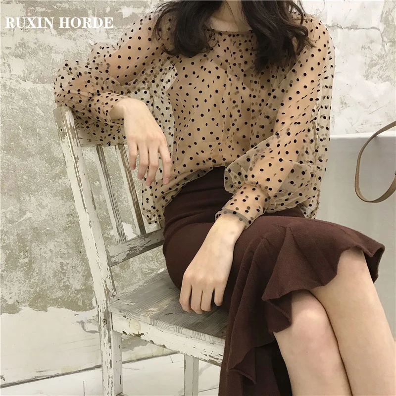 

Korean Ins Vitality Girl Spring And Autumn Round Neck Commuter Sweet Retro Flocking Wave Net Yarn Top With Bottoming Shirt