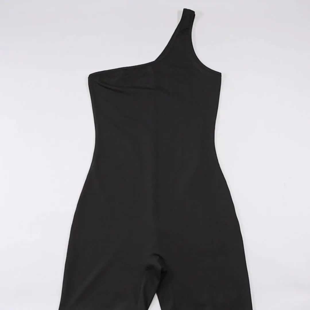 

2021 Summer Solid Color Sexy One-shoulder Sleeveless Stretch Jumpsuit