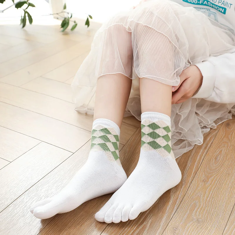 

New Products for Autumn and Winter Women's Diamond Five-finger Socks Short Tube Personality Color Matching Pure Cotton Comfort