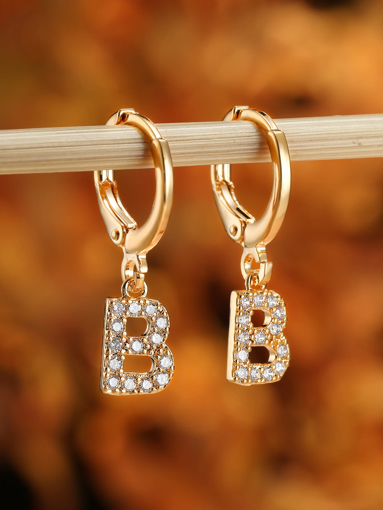 

Letter B Pendant Gold Color Earrings Alphabet Eardrop For Women Minimalist Earrings Luxury Jewelry Geometrical Dangle Earrings