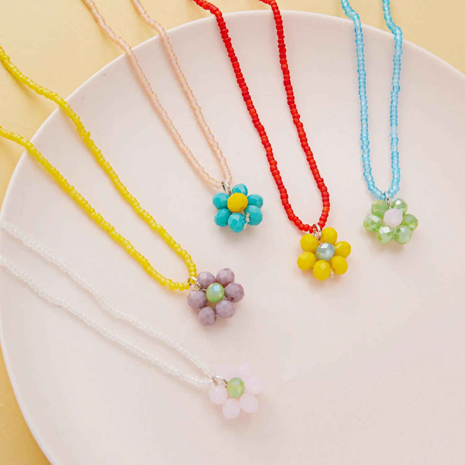 

Colorful Flowers Crystal Beaded Pendant Necklace Trendy Clavicle Chain Necklace for Women Summer Party Jewelry Gift