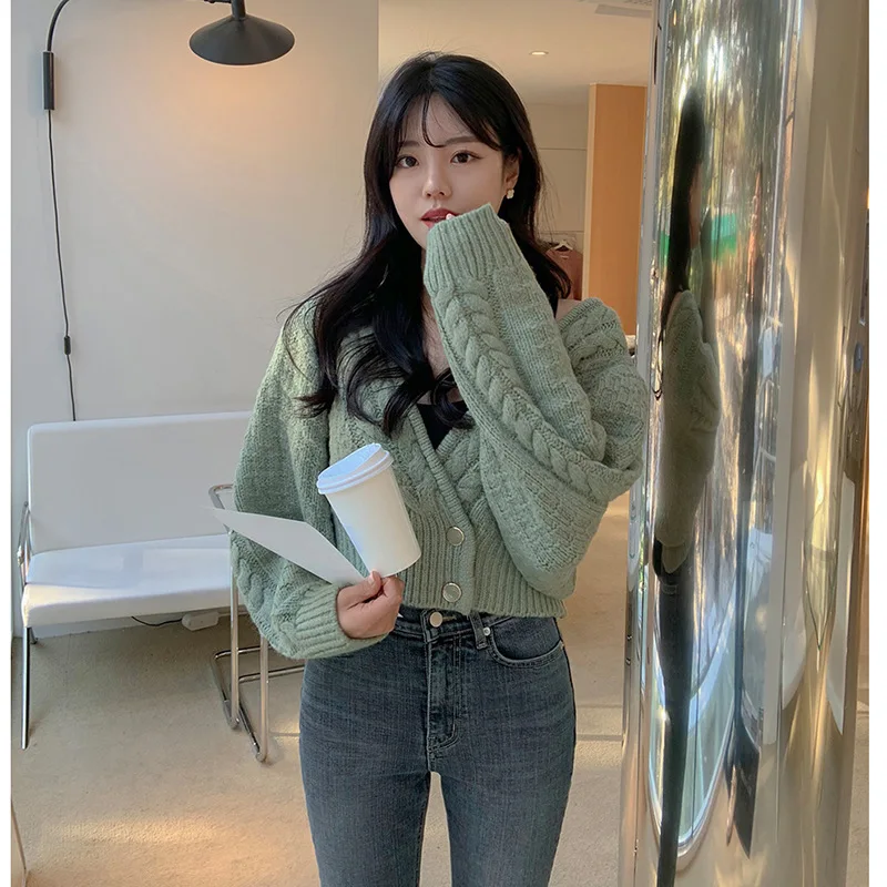 

Женский двубортный свитер в Корейском стиле, короткий кардиган с V-образным вырезом, утепленное осеннее пальто с V-образным вырезом и четырь...