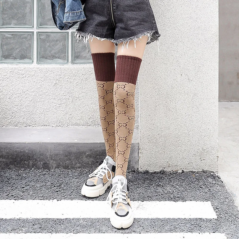 Коллекция 2018 года Новые Гольфы на осень и зиму разноцветные с буквенным принтом