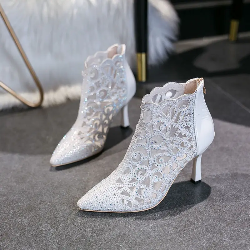 

2021 Sexy Vogue High Heels Sandals Boots Mesh Shoes Summer Heels Pointed Toe Rhinestone Women for Female Back Zip Black White PU