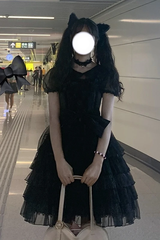 Летнее черное платье средней длины в японском стиле с неувядающей пышной юбкой