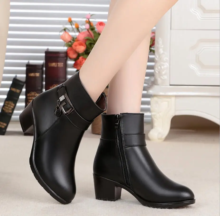 Женские зимние ботинки из натуральной кожи на толстой шерстяной подкладке |