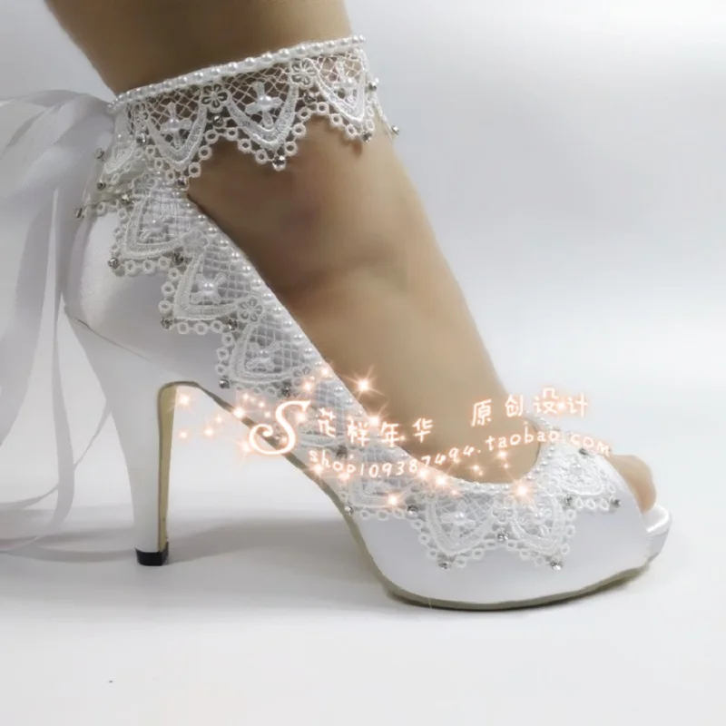 Spring new white lace flowers low-heeled stiletto silk bridal wedding shoes banquet dress large size fish mouth female sandals