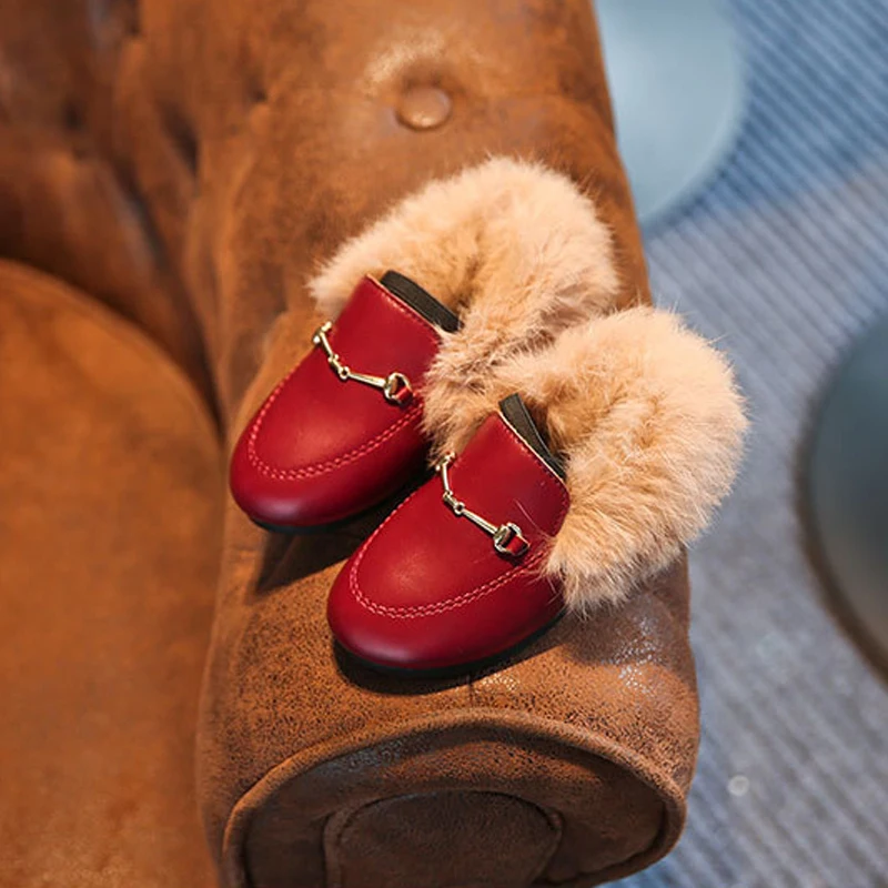 RED PU LEATHER Новинка; зимняя детская обувь на меху; детская кожаная обувь; Теплая обувь на плоской подошве для маленьких девочек; Брендовая обувь черного цвета; мокасины для принцессы; милые Мокасины - Цвет: RED PU LEATHER