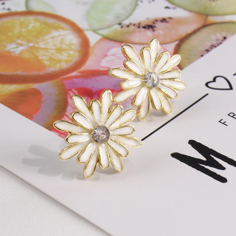 Новое поступление женские классические серьги гвоздики с цветами простая белая