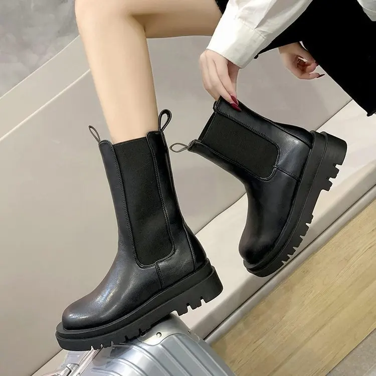 

2020 new Martin boots women's thick-soled British style flat-bottomed handsome all-match mid-tube boots Martin boots