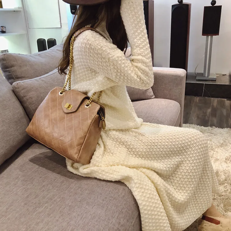 

Fashion Small Fragrance Bag for women One Shoulder Messenger Portable Diamond Chain Bag Louie Vuiton Simplicity hand bag