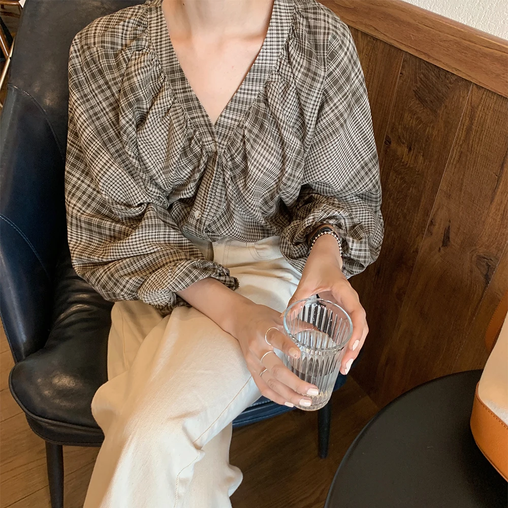 

2021 New Women Spring Plaid V Neck Vintage Blouse Single Breasted Loose Shirt Puff Sleeve Cotton Tops Overshirt