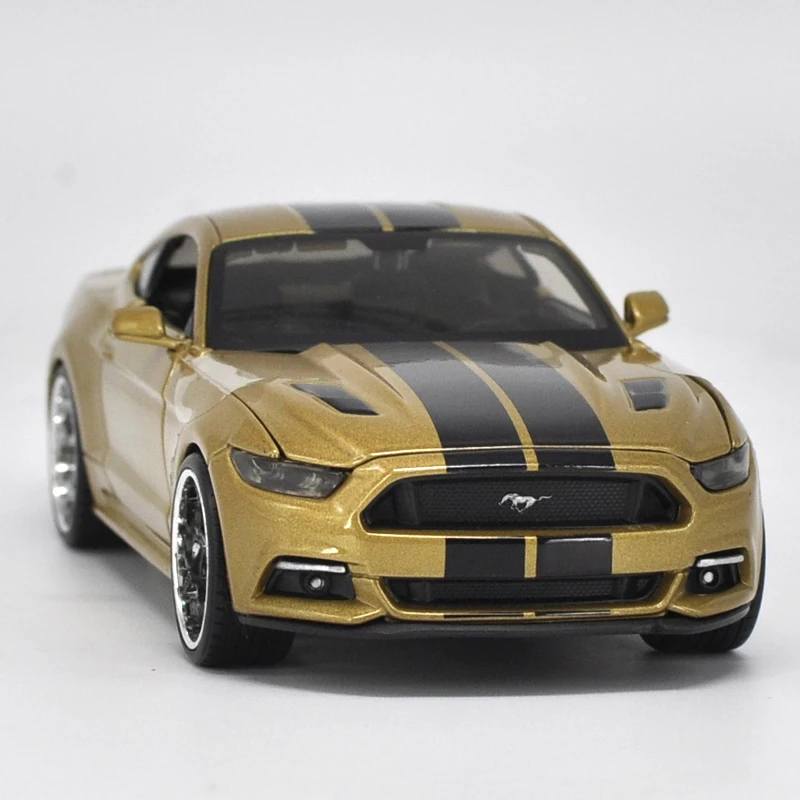 Изысканная коллекция 1:24 2015 Ford Mustang спортивный автомобиль сплав модель