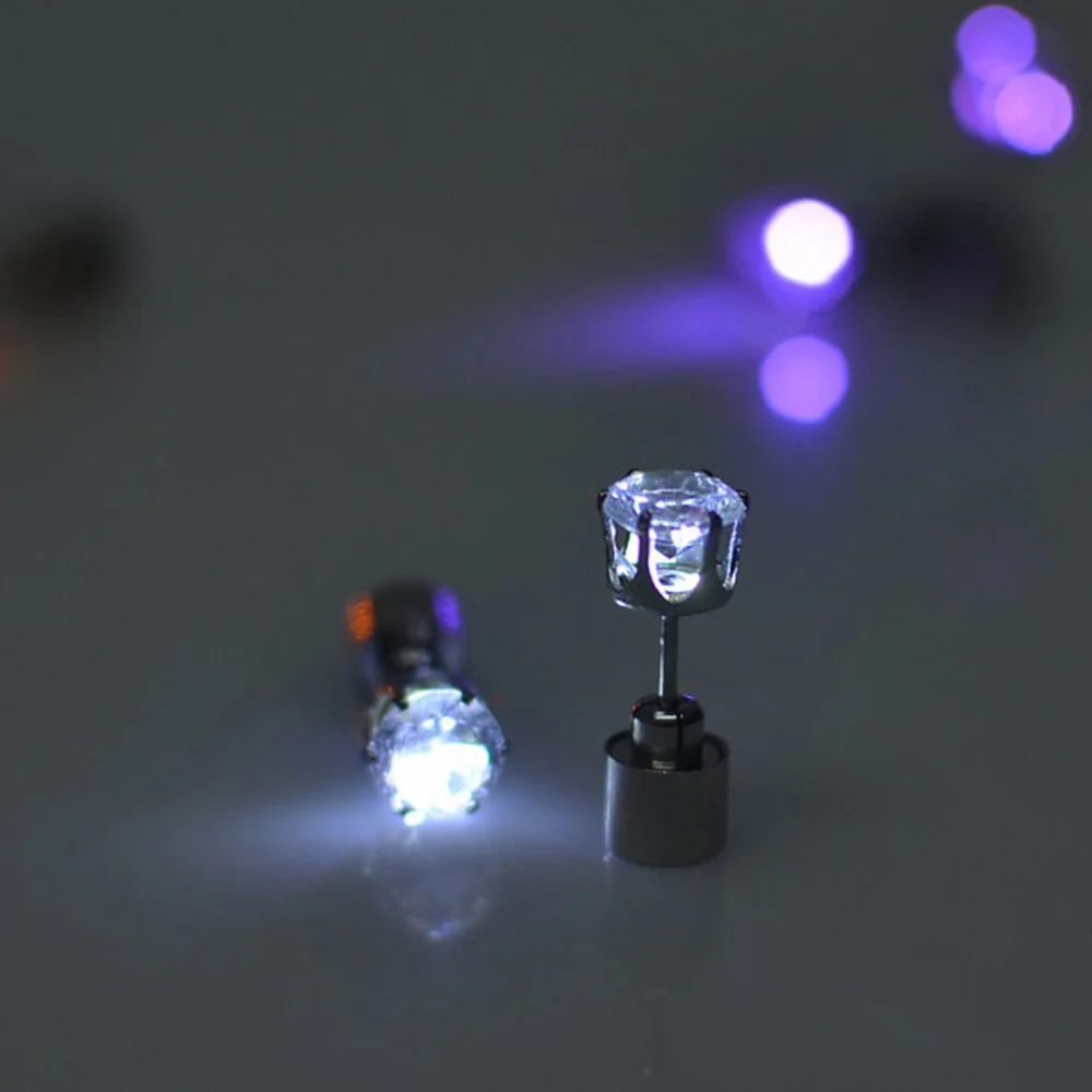 

1Pair Unisex Light LED Earrings Studs Glowing Flashing Stainless Steel Earrings Studs Dance Party Accessories (Random Color)